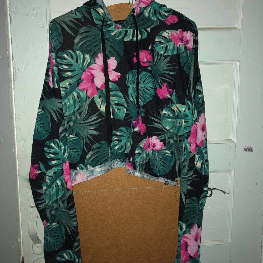 Cropped floral swearter